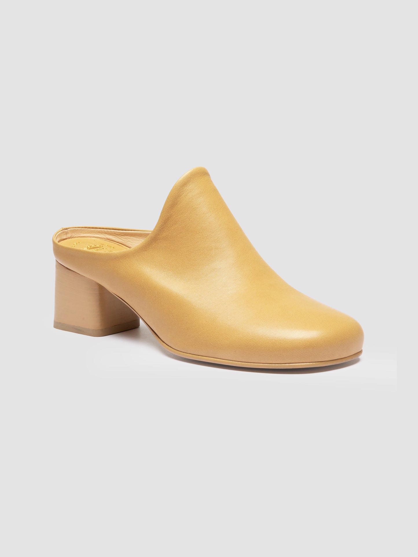 AIDA/001 AVIREX LIGHT BEIGE