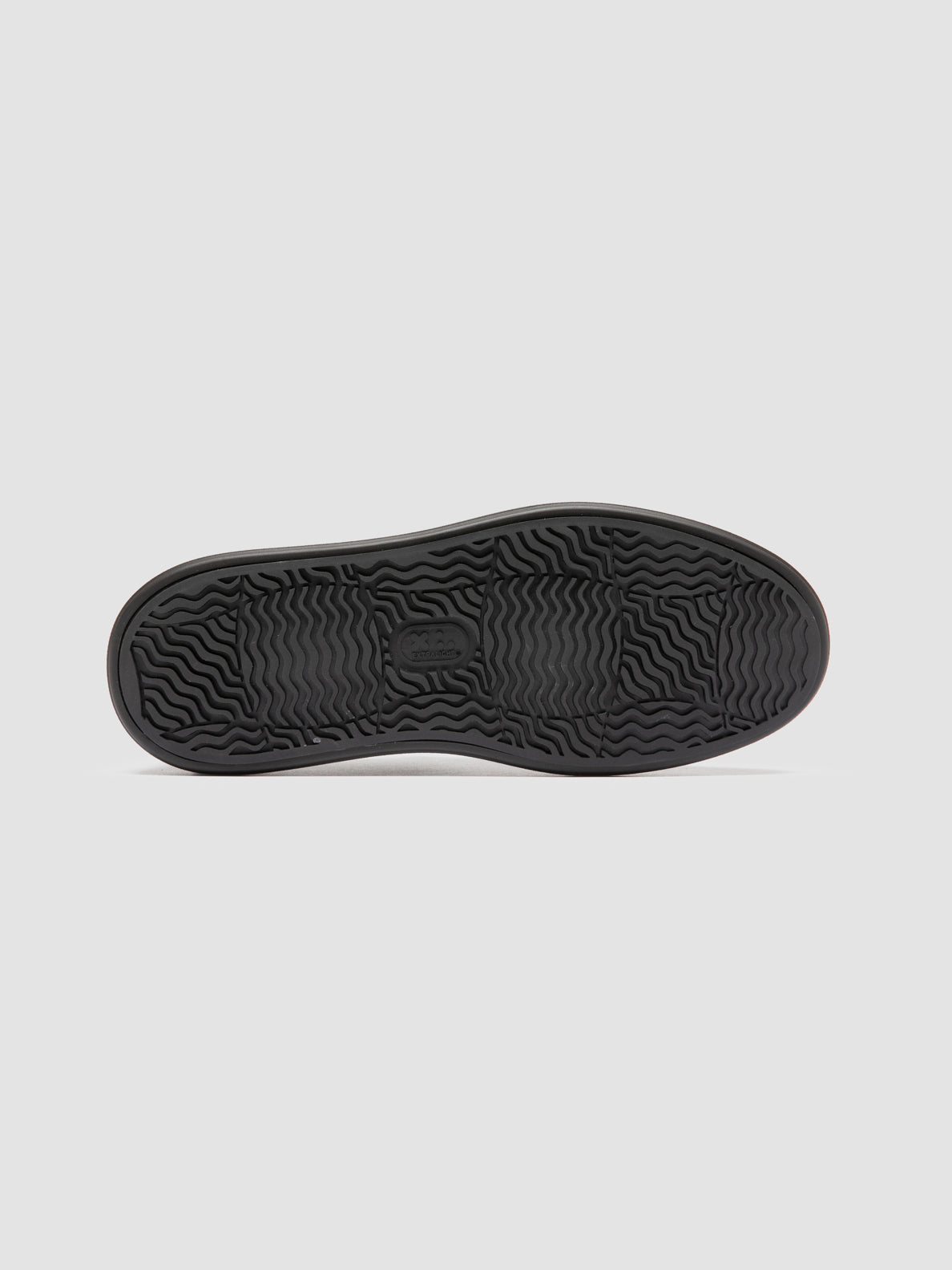 UMA/101 SKIN TONAL EBONY