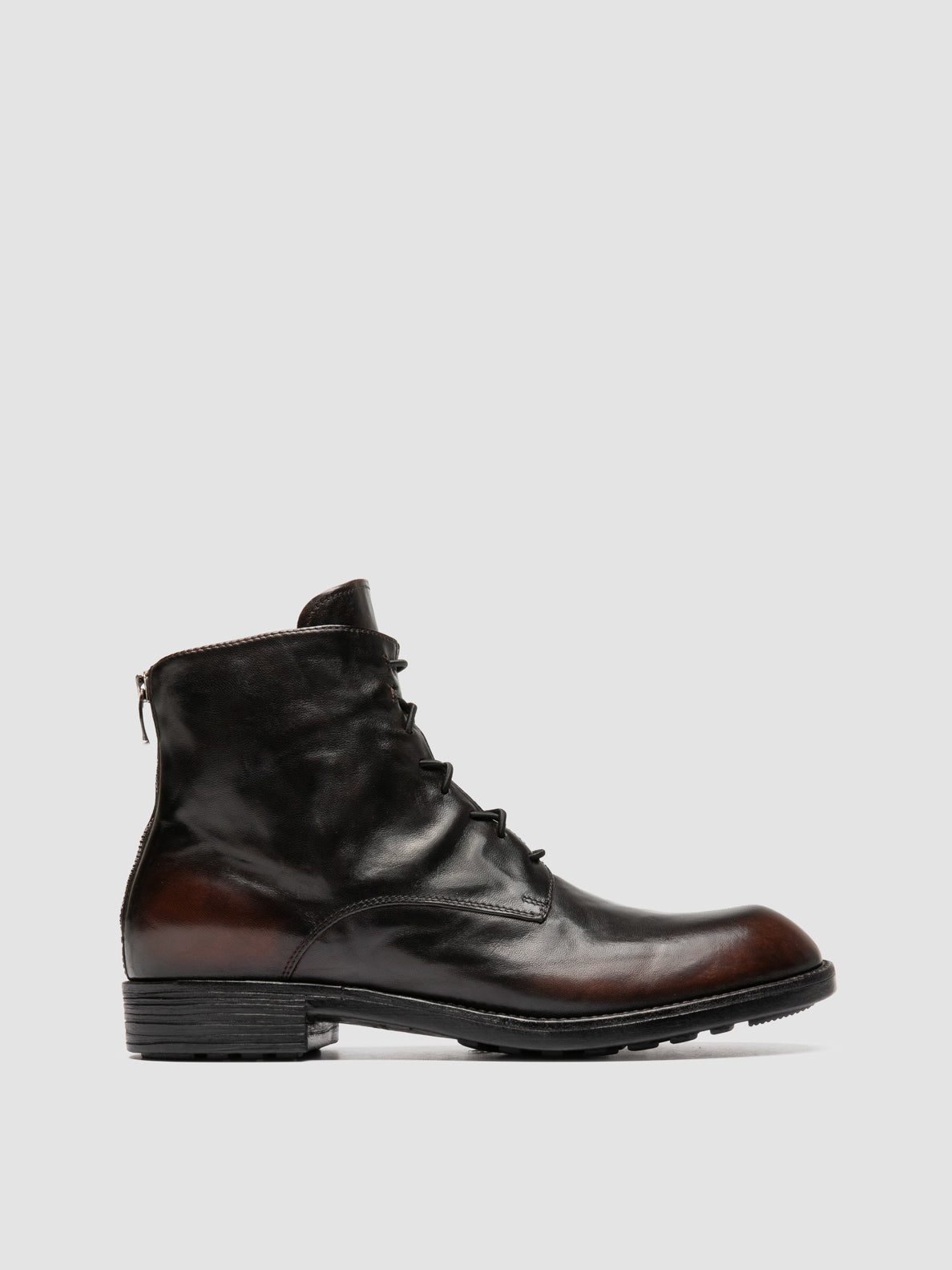 DIARY/010 PATINA NOVAK T. CIGAR/SUPERNERO