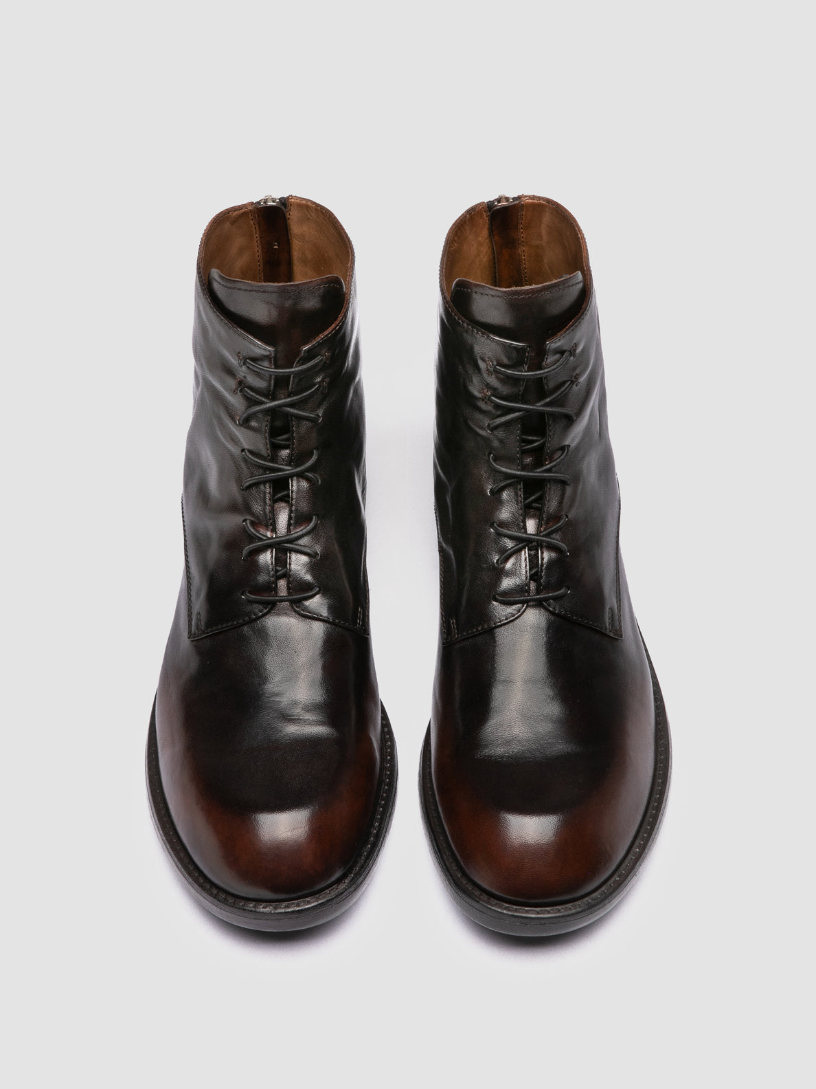 DIARY/010 PATINA NOVAK T. CIGAR/SUPERNERO