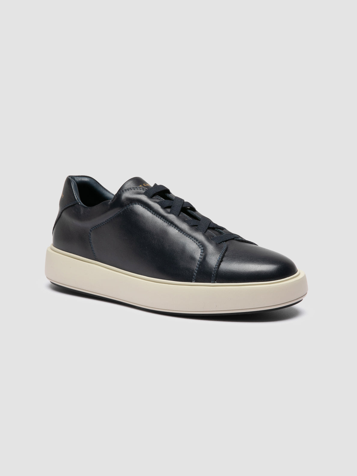 SLOUCH/001 SKIN FLAG_F.DO AVORIO/N